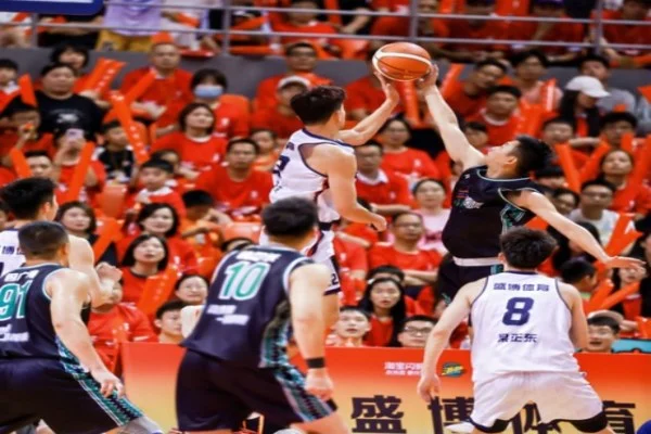 费城76人训练营启动新赛季 恩比德伤愈牵动东部争冠版图关键变量
